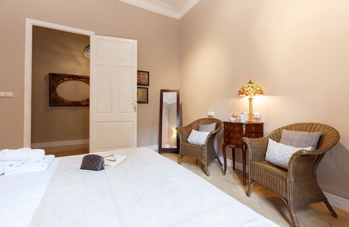 Gothic Quarter Apartment | Classic style 7 bedroom apartment in the city center