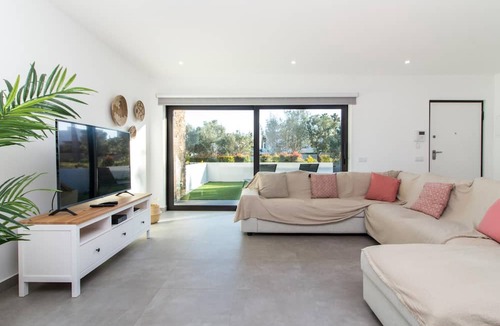 Pera Villa | Bonjour House | Sea View & Pool and Garden & BBQ