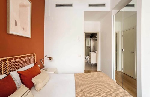 L'Antiga Esquerra de l'Eixample Apartment | Paseo de Gracia sunny and large 4 bedrooms