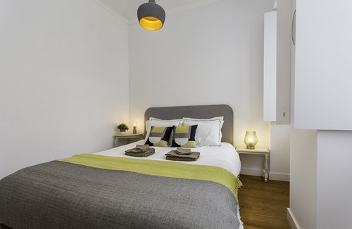 Penha de Franca Condo | Charming Apartment in a Private Condominium at Graça