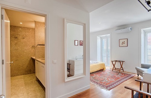 Sacramento Apartment | Chiado 1 - Carmo Square - Recently renovated apartment with great view of the River Taugus and São J