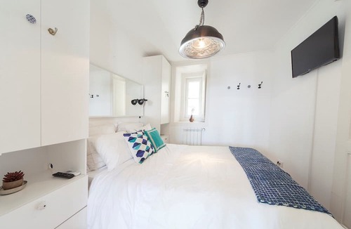 Santos Apartment | Bica 1 - Cordoeiros - Wonderful two bedroom apartment, fully renovated and decorated with lots of co