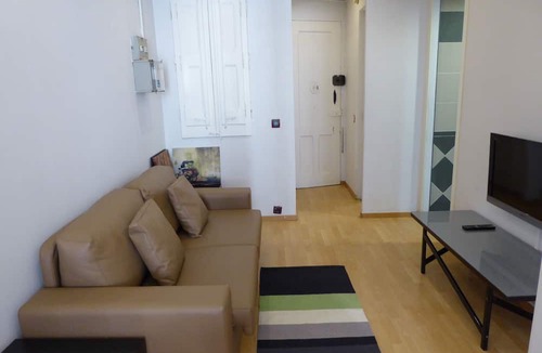 la Vila de Gracia Apartment | Lovely flat for rent by days in Barcelona center, Gracia. Sunny light, comfort and quiet.
