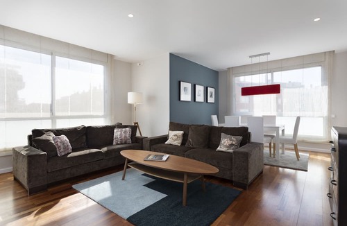 Les Corts Apartment | Fancy and Sunny central apartment