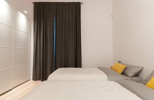 Gothic Quarter Apartment | Unpack your bags, take a deep salty breath, inhale the sea in, and wonder at the magic of Barcelona