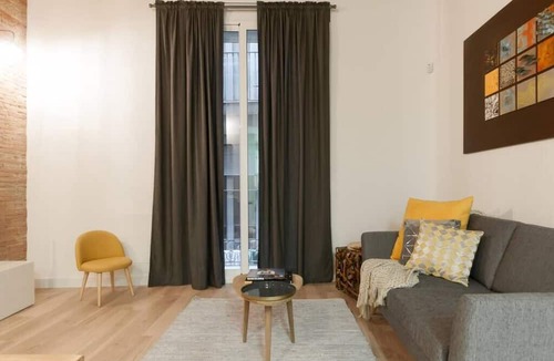 Gothic Quarter Apartment | Unpack your bags, take a deep salty breath, inhale the sea in, and wonder at the magic of Barcelona