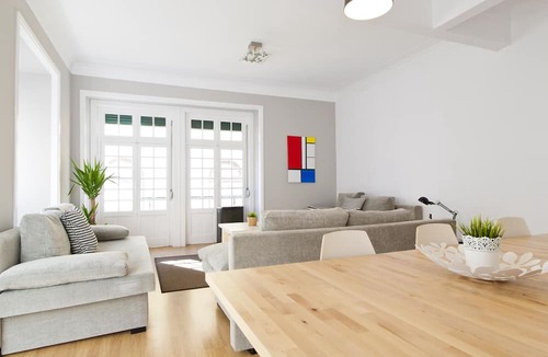 Misericordia Apartment | Central Chiado 2E by Central Hill