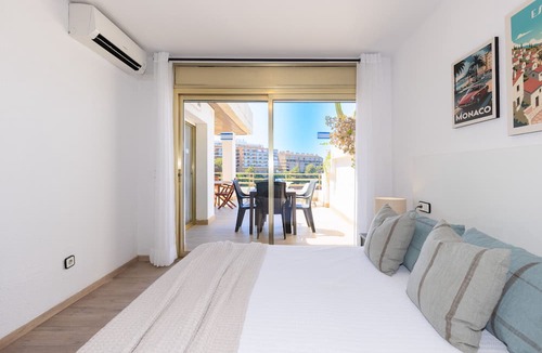 Salou City Centre Apartment | Beachfront penthouse sleeps 10 · AirCon · Pool · UHC PLAYAMERO 331