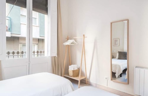 la Vila de Gracia Apartment | Light, cozy terrace and local life in Gracia