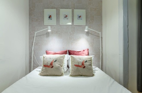 Alfama Apartment | TV2 - Alfama Charm | AC | Walk to Train & Tram 28 2 bedrooms sleeps 5