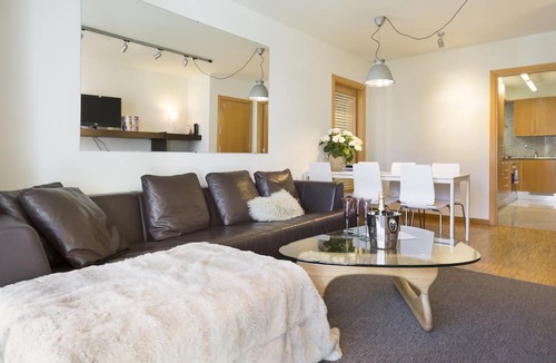 Sant Gervasi Apartment | My Space Barcelona 16 Apart. has 94 people and optional parking in Barcelona