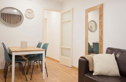 El Port Apartment | Europa Fira Apartment 33