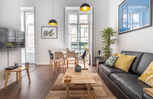 Sacramento Apartment | LV Premier Chiado CH9- elevator, balconies, center