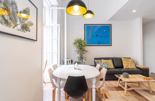 Sacramento Apartment | LV Premier Chiado CH9- elevator, balconies, center