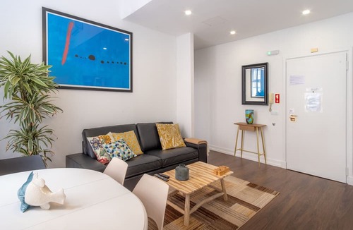 Sacramento Apartment | LV Premier Chiado CH9- elevator, balconies, center