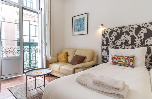 Sacramento Apartment | LV Premier Chiado CH9- elevator, balconies, center