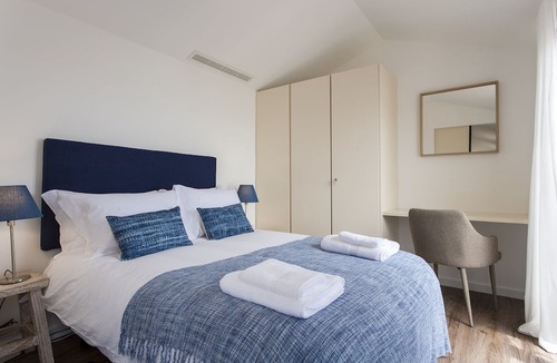 Martires Apartment | Elegant Chiado Rooftop Tagus View 3BR AC