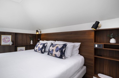 Santa Maria Maior Apartment | New! Luxury Prime Location Great for Family & Friends