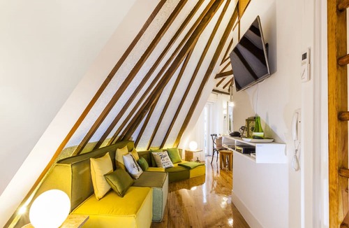 Sacramento Apartment | Carmo Chiado