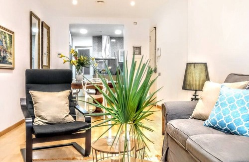 El Raval Apartment | La Rambla spacious 3BR monthly rental - Parsifal