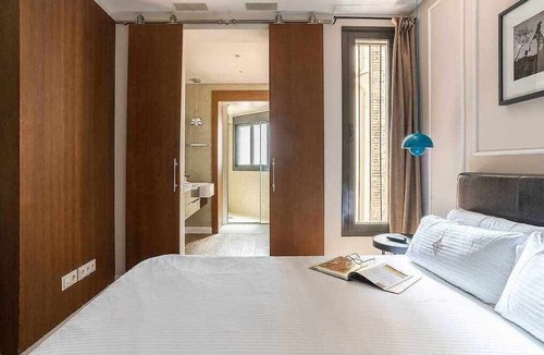 Eixample Apartment | Huge 4 bed/4bathensuite, same block as gaudi house