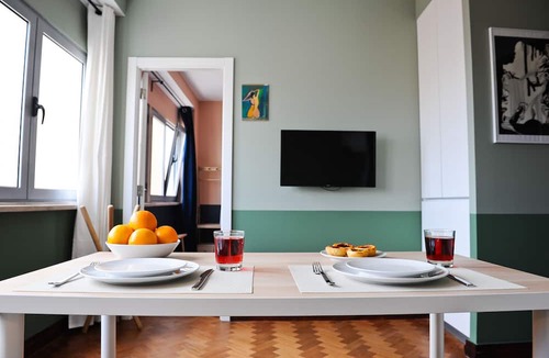 Santo Antonio Apartment | Expresso Martinis in Lisbon by Misha's Place (4c(