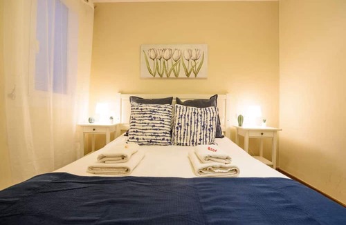 El Poble-sec Apartment | Concordia - Ramblas Rentals Cozy & Renovated 2BR - Balcony+Lift 20m Ramblas
