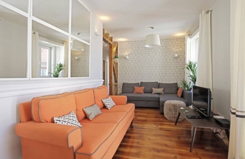 Sacramento Apartment | Duque Chiado, close to Rossio and Castle views