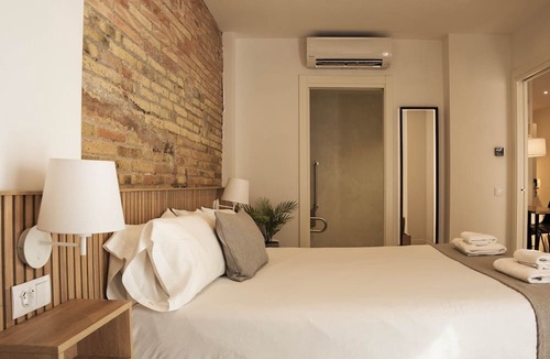 El Port Hotel | Guestready - Ariqus Apartments