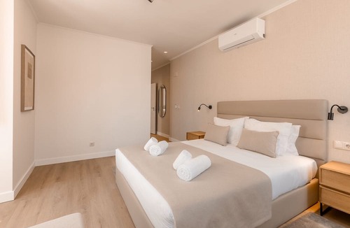 Misericordia Apartment | A2 NEW | Remodeled & Spacious! | Very Central