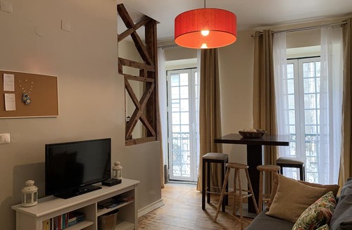 Encarnacao Apartment | FLH Bairro Alto Central Flat with Pateo