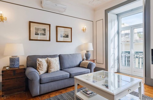 Martires Apartment | Classic & Super Central Apartment by LovelyStay