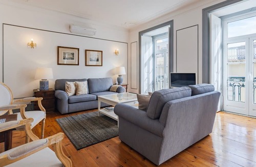 Martires Apartment | Classic & Super Central Apartment by LovelyStay