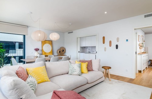 Alges Apartment | Miraflores Modern Apt w/Balcony by LovelyStay