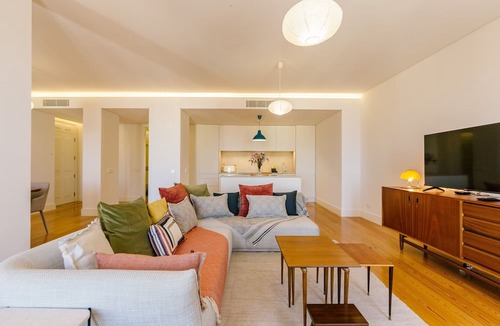 Alfama Apartment | NEW! RENT4REST Graca 2Bdr Pool Castle View & Park