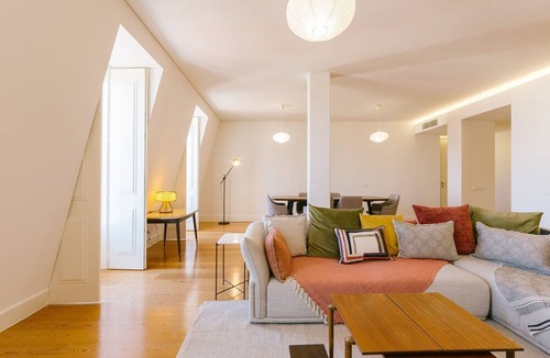 Alfama Apartment | NEW! RENT4REST Graca 2Bdr Pool Castle View & Park