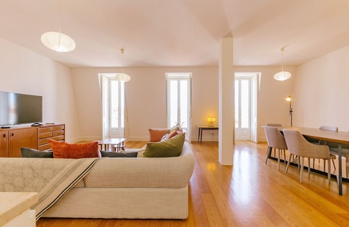 Alfama Apartment | NEW! RENT4REST Graca 2Bdr Pool Castle View & Park
