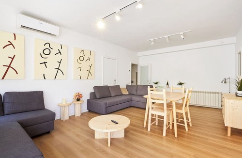 La Maternitat i Sant Ramon House | Family Apartment Camp Nou by Maison Piñata