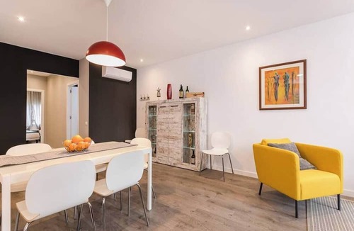 Collblanc y La Torrassa Apartment | 3 bdr&terrace close to subway