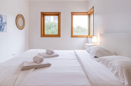 Paco De Arcos Apartment | 3 Bedroom Oeiras Wonder W/Balcony by LovelyStay