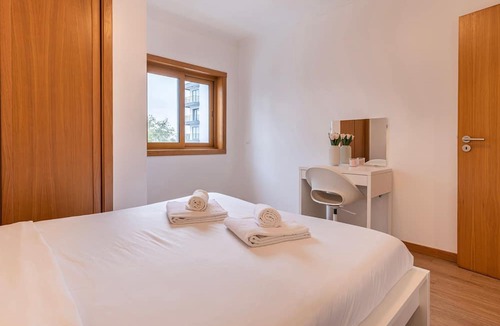Paco De Arcos Apartment | 3 Bedroom Oeiras Wonder W/Balcony by LovelyStay