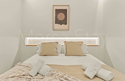 el Fort Pienc Apartment | Stylish and Modern Apartment