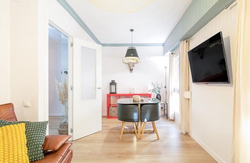 Alicante Apartment | Apartment 'Plaza España' with Balcony, Wi-Fi and Air Conditioning