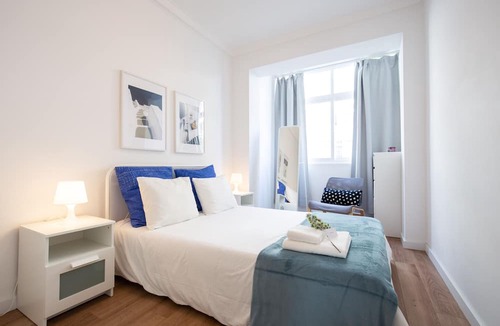 Linda-a-Velha Apartment | Boa Hora Apartment (C123)
