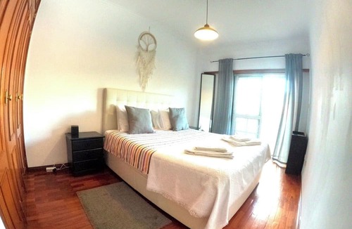 Barcarena Apartment | Lisbon, modern T2 with balcony in Barcarena