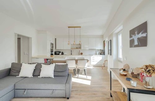 Restelo Apartment | Flat w/Balcony & Workspace by HostWise