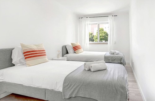 Linda-a-Velha Apartment | Bright Algés Apartment by Lisbeyond