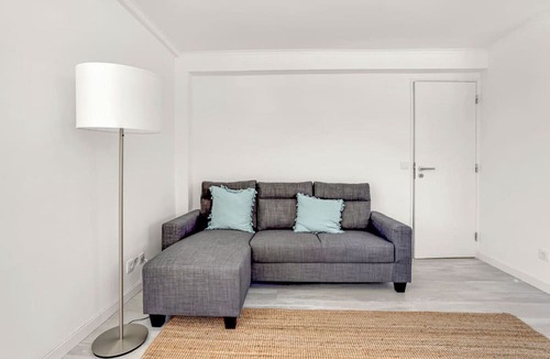 Linda-a-Velha Apartment | Bright Algés Apartment by Lisbeyond