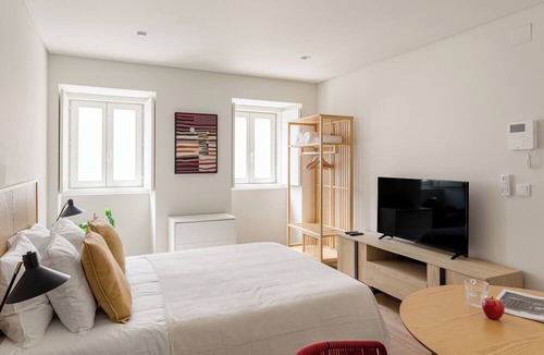 Linda-a-Velha Apartment | Cozy Studio Lisbon | Terrace | AC