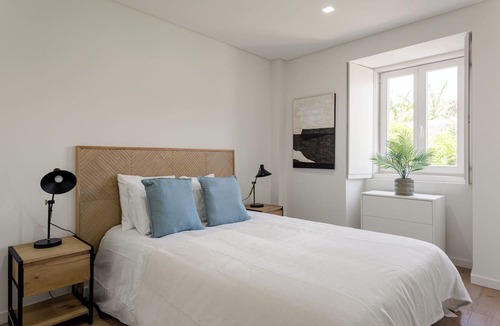 Linda-a-Velha Apartment | Charm Studio – Lisbon Getaway